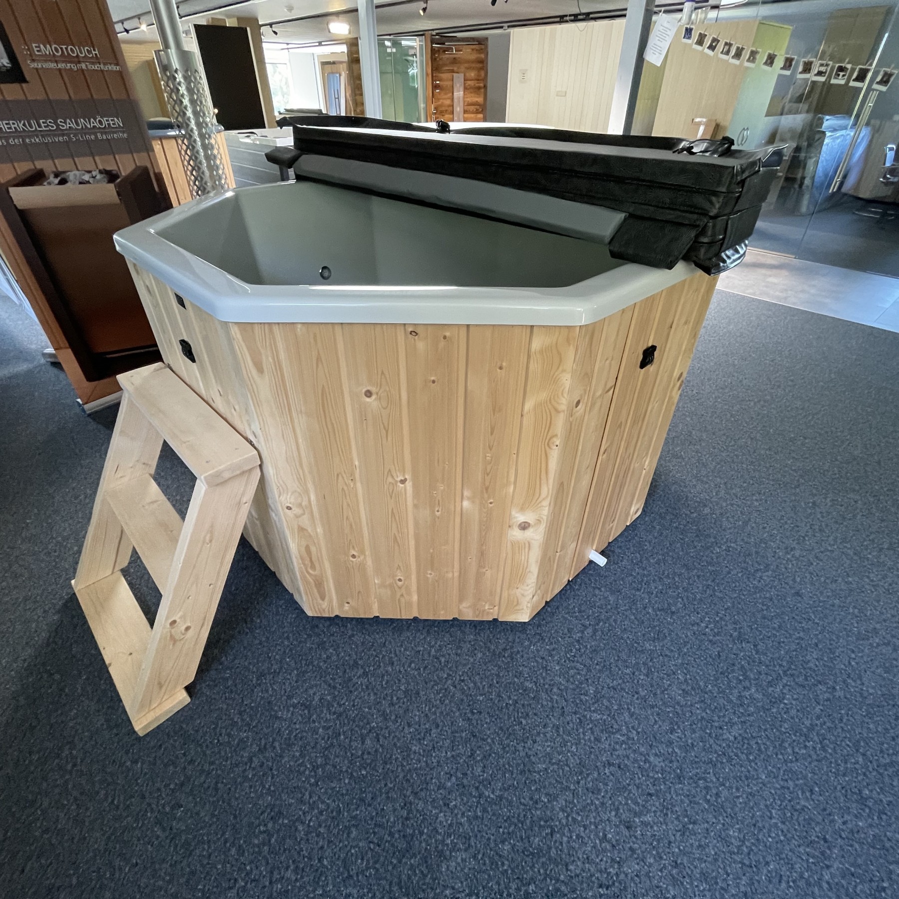 SAVO Hot Tub 1200l Badefass mit Fiberglas-Einsatz