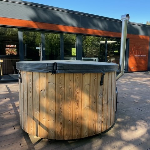 SAVO Hot Tub 1400l Badefass mit Fiberglas-Einsatz inkl. integr. Ofen